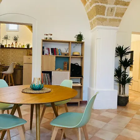 Holiday home Casetta Carens Nel Centro Storico Di Nardo